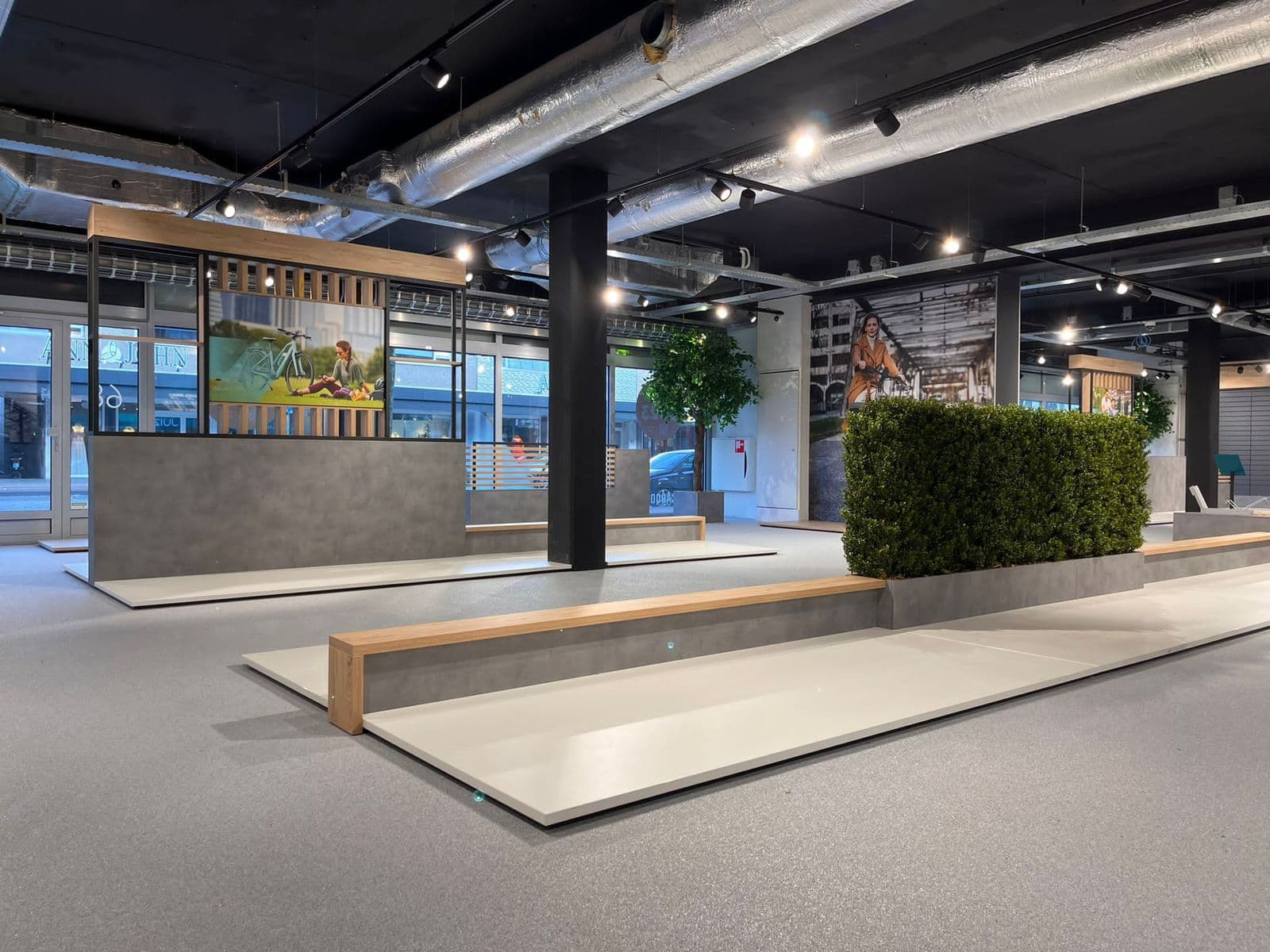 Retailinrichting · Telecom project door Van Oel Totaalproject, Juizz